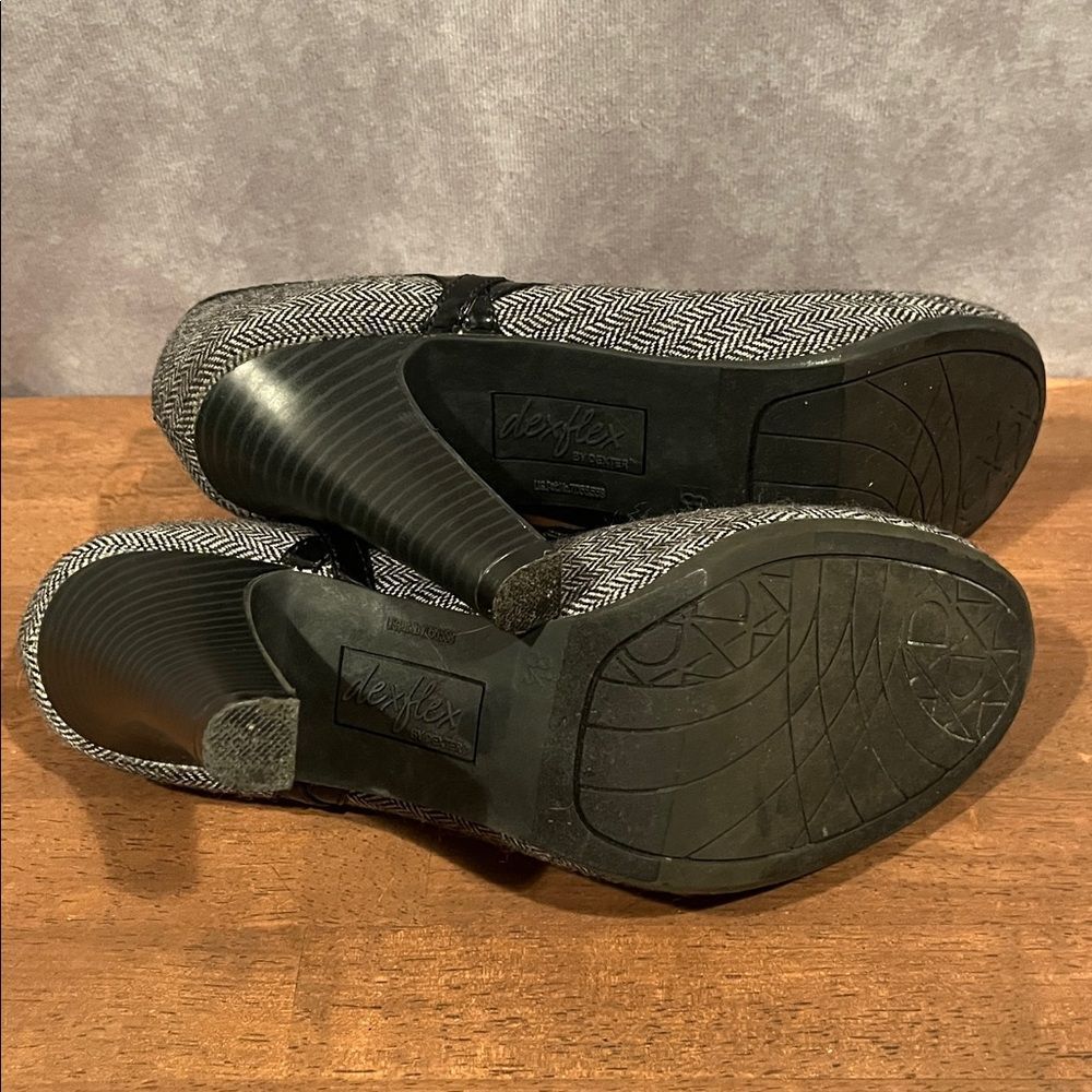 dexflex comfort Grey Herringbone T-Strap Heels Black Trim size 8.5 fits small - Picture 8 of 10